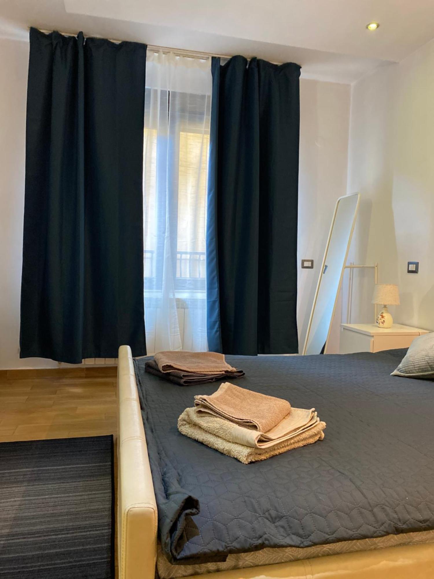 Royal Suite Unirii-2 Bdr Apartment Bucarest Esterno foto