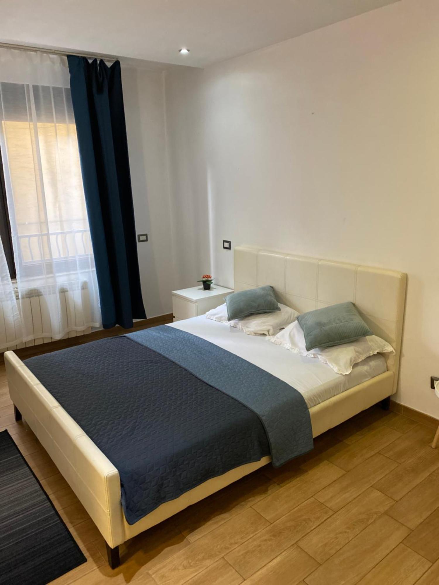Royal Suite Unirii-2 Bdr Apartment Bucarest Esterno foto