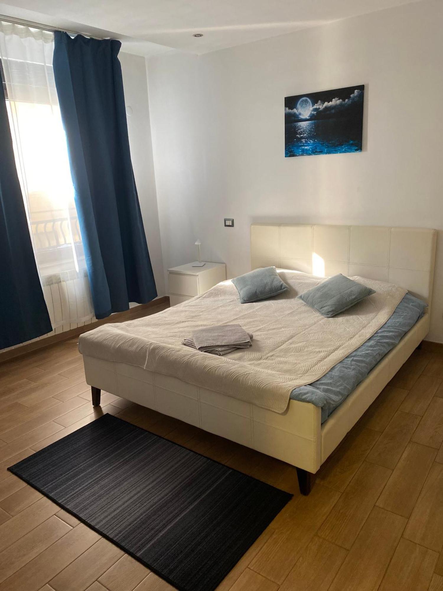 Royal Suite Unirii-2 Bdr Apartment Bucarest Esterno foto